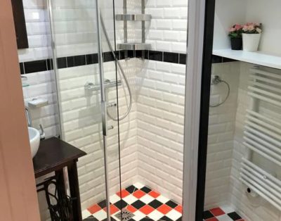 CHAMPS-ELYSÉES THE CAMPAIGN IN PARIS 2 SHOWERS 4/5P