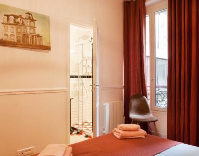 CHAMPS-ELYSÉES THE CAMPAIGN IN PARIS 2 SHOWERS 4/5P