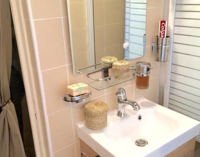 CHAMPS ELYSÉES NEAR PRESIDENT HOUSE 4/5P